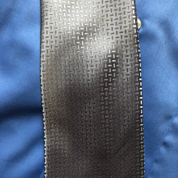 Geoffrey Beene, shirt/tie combo. - Picture 4 of 8